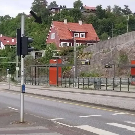 Kjellerleilighet I Fana Til Leie-Med Gratis Parkering Og Mange Kollektiv Reisemuligheter Bergen Exterior foto