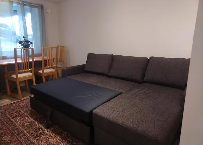 Kjellerleilighet I Fana Til Leie-Med Gratis Parkering Og Mange Kollektiv Reisemuligheter