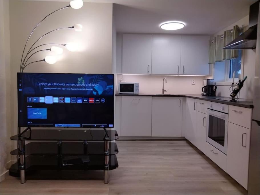 Kjellerleilighet I Fana Til Leie-med Gratis Parkering Og Mange Kollektiv Reisemuligheter Appartement *