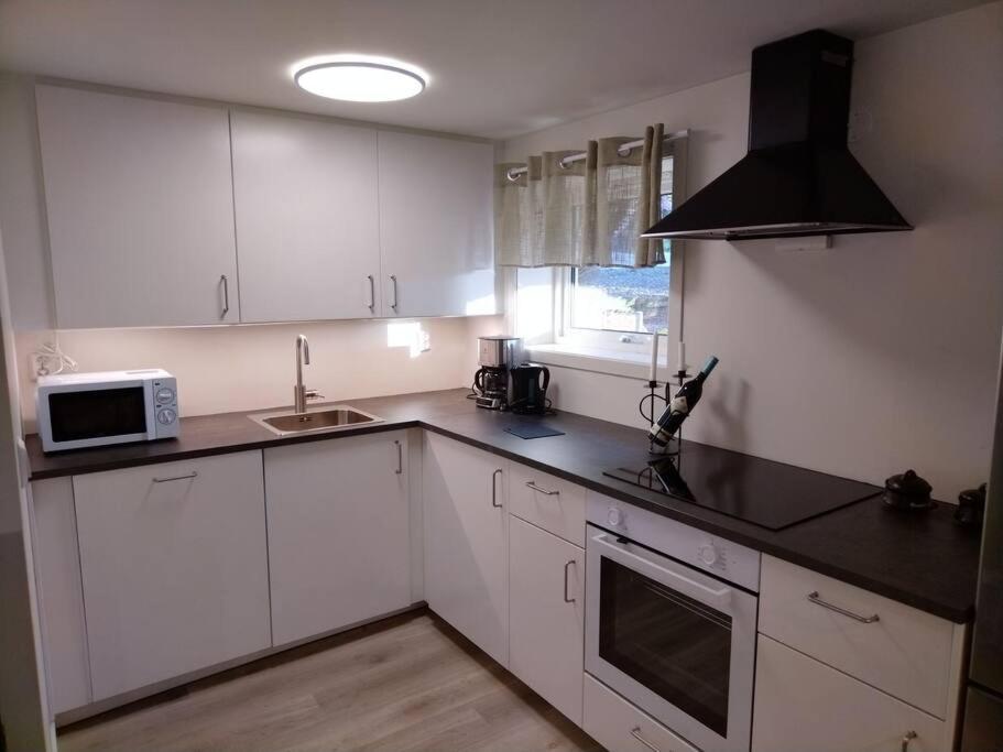 Apartment Kjellerleilighet I Fana Til Leie-med Gratis Parkering Og Mange Kollektiv Reisemuligheter Bergen