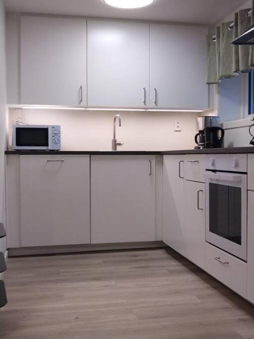 Appartement Kjellerleilighet I Fana Til Leie-med Gratis Parkering Og Mange Kollektiv Reisemuligheter *