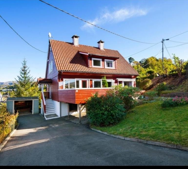 Appartement Kjellerleilighet I Fana Til Leie-med Gratis Parkering Og Mange Kollektiv Reisemuligheter